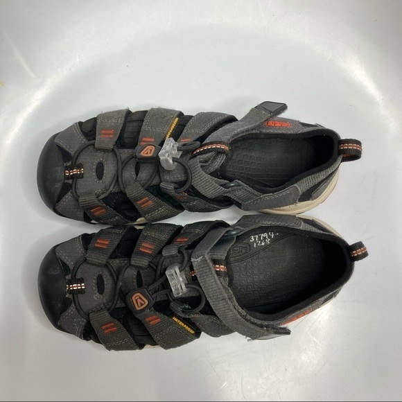 Keen sandals size 1Y - Picture 4 of 9